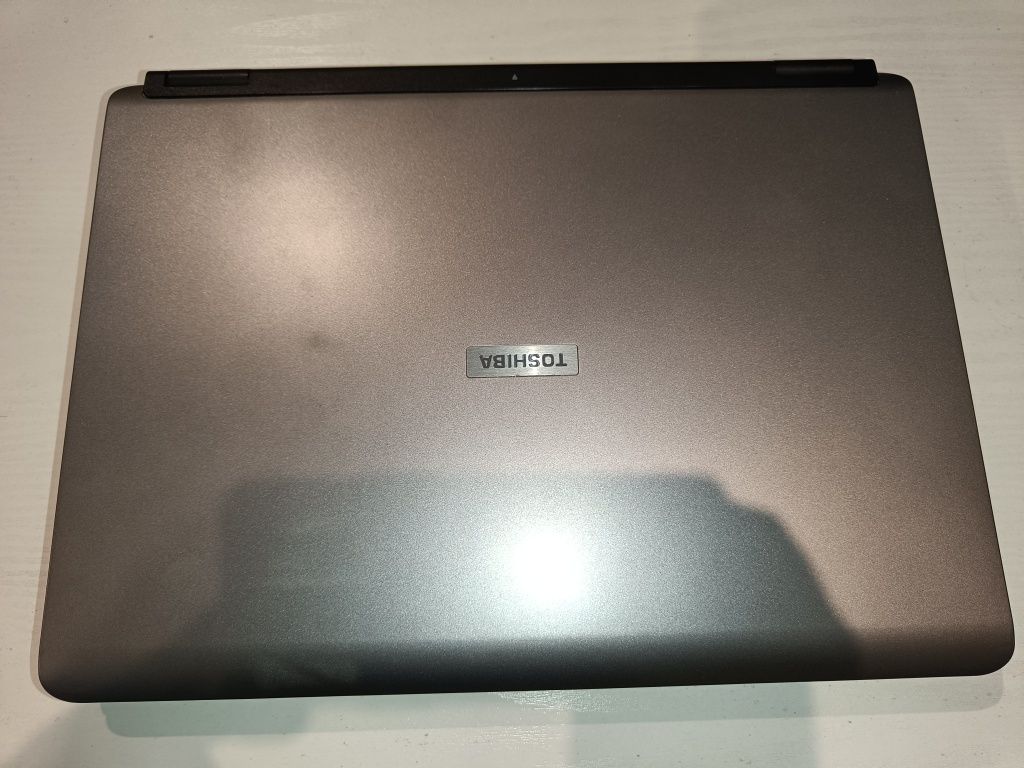 Ноутбук Toshiba Tecra A7 PTA71E / 15.4' / Intel T2400 / 2gb / 100 gb