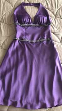 Vestido roxo com aplicação na cinta