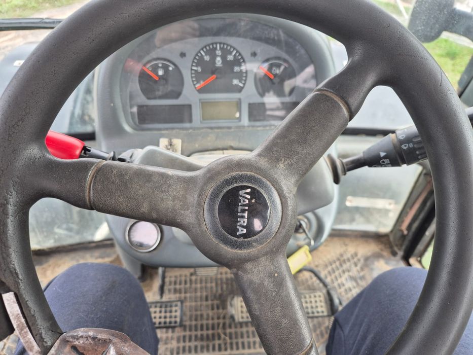Ciągnik Valtra T140