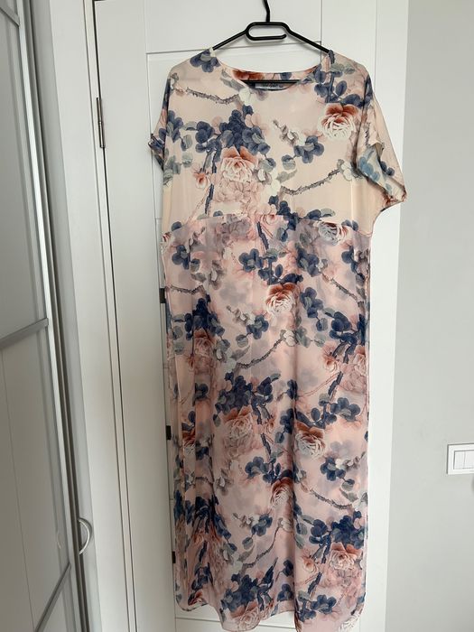 Рожева сукня в квіти