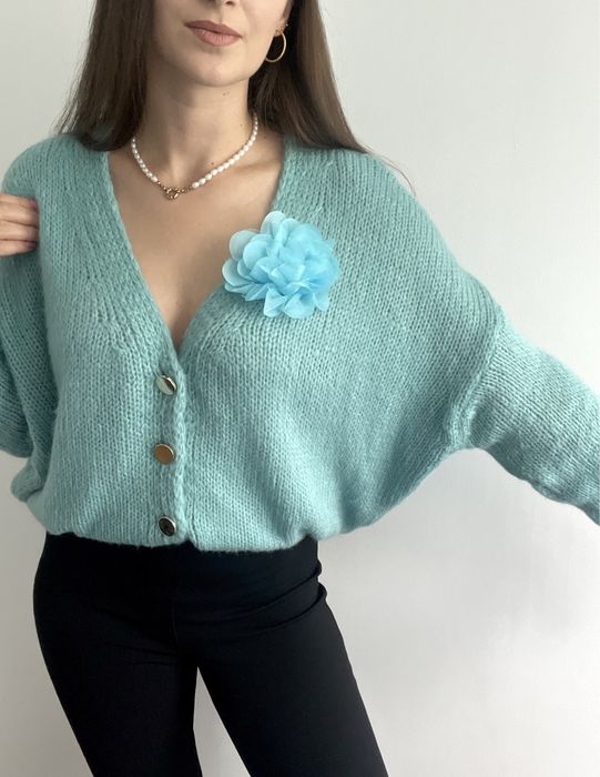 Turkusowy pastelowy modny kardigan jesienny z kwiatek lekki miekki