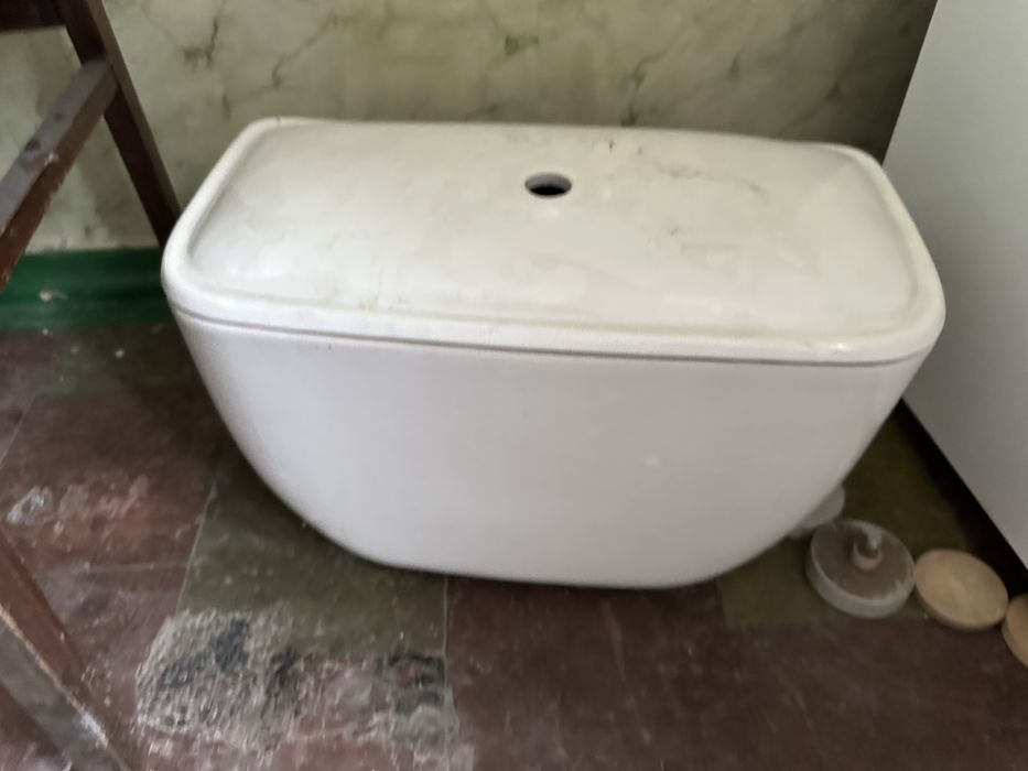 Бачек на унетаз старого образца