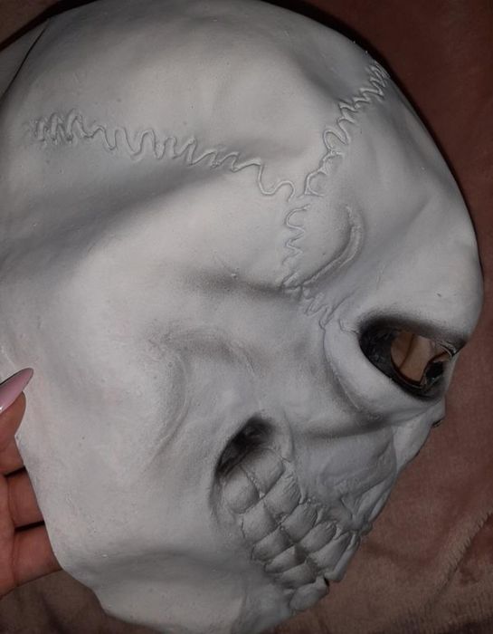 маска на хеллоуин.