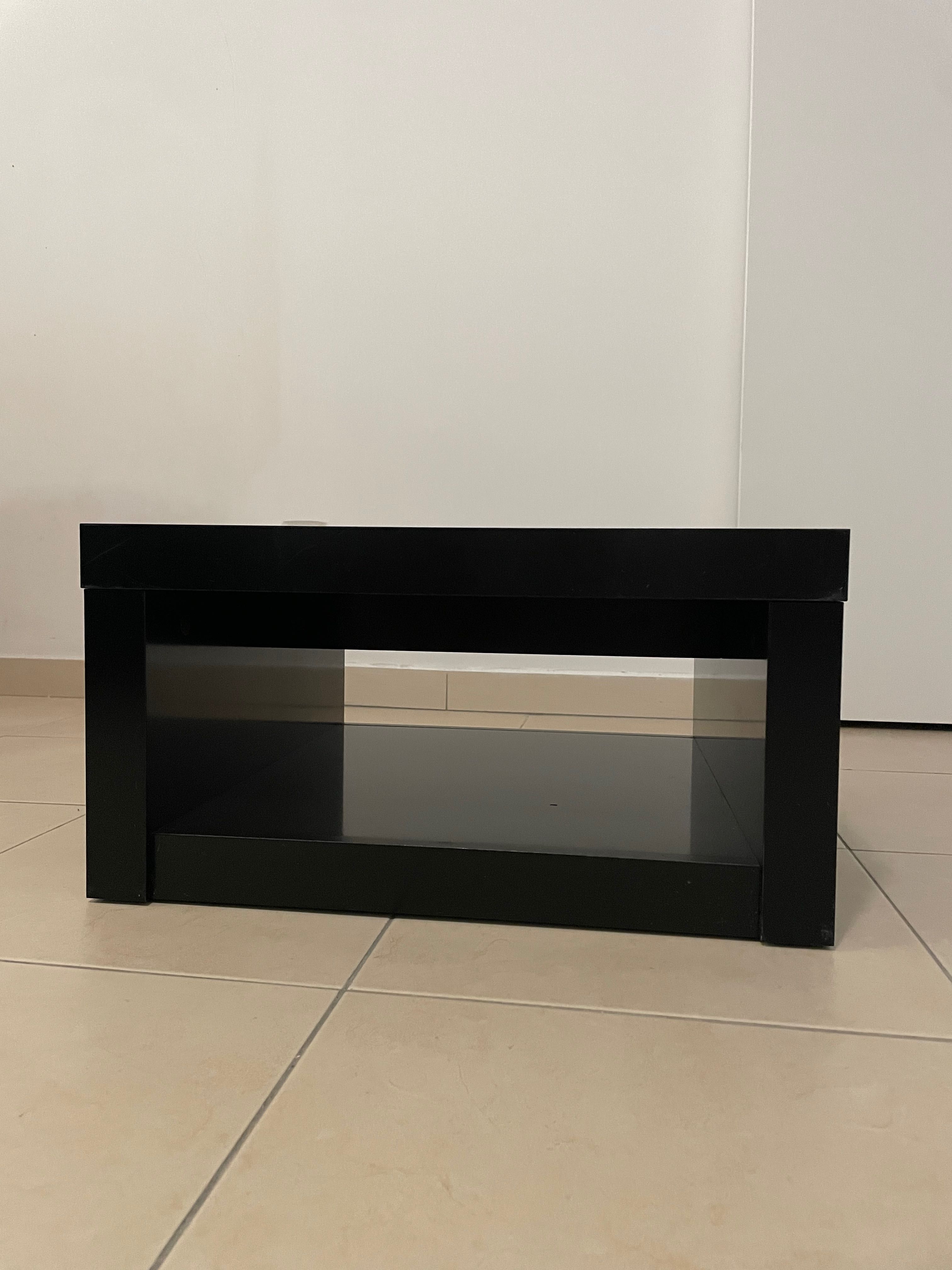 Mesa preta de apoio sala