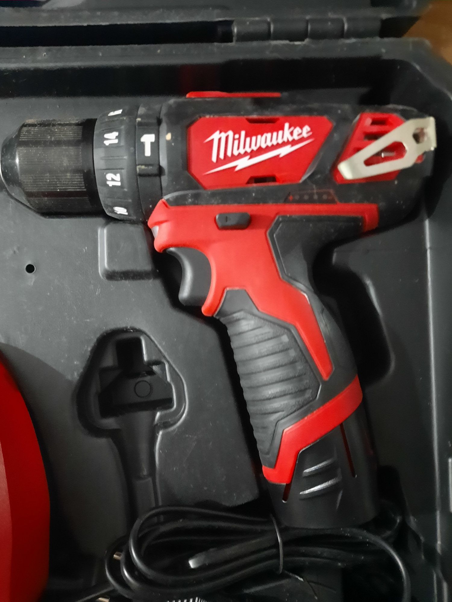 Aparafusadora Milwaukee M12 BPD