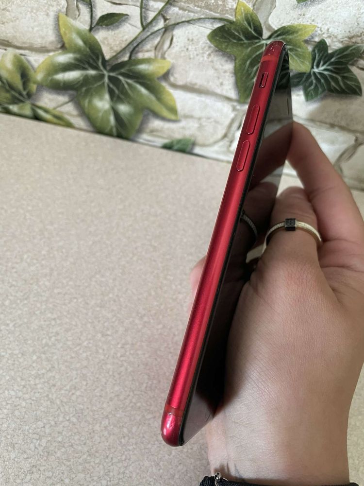 Iphone SE czerwony 64gb