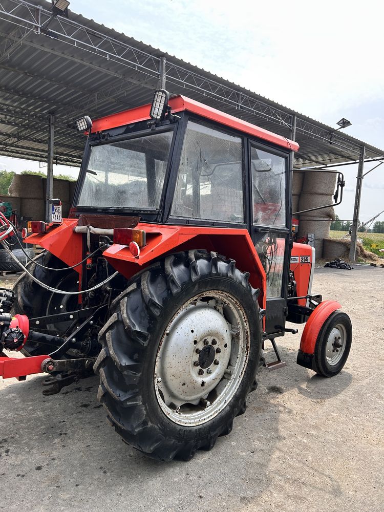 Massey Ferguson 255