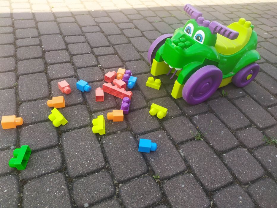 Chodzik zbierający klocki