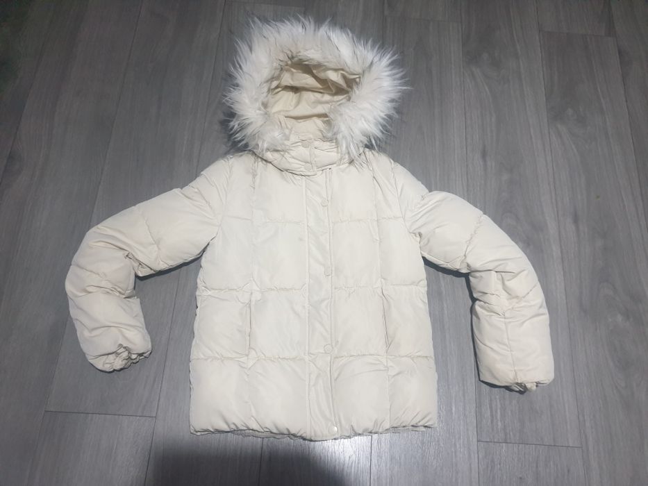 Bershka kurtka XS (34) ocieplana pikowana damska kremowa ecri futerko