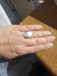 Cudny pierścionek srebro z masa perłowa  punca 935