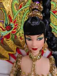 Goddess of Asia Barbie com Shipper