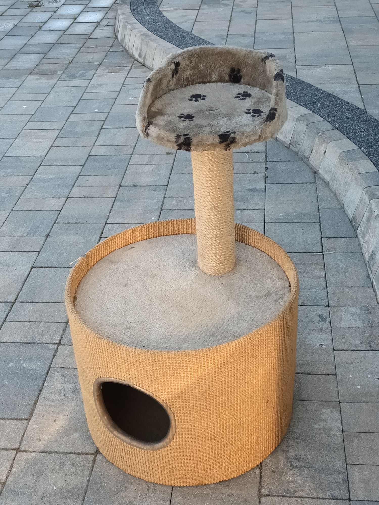 Drapak sznurkowy dla kota