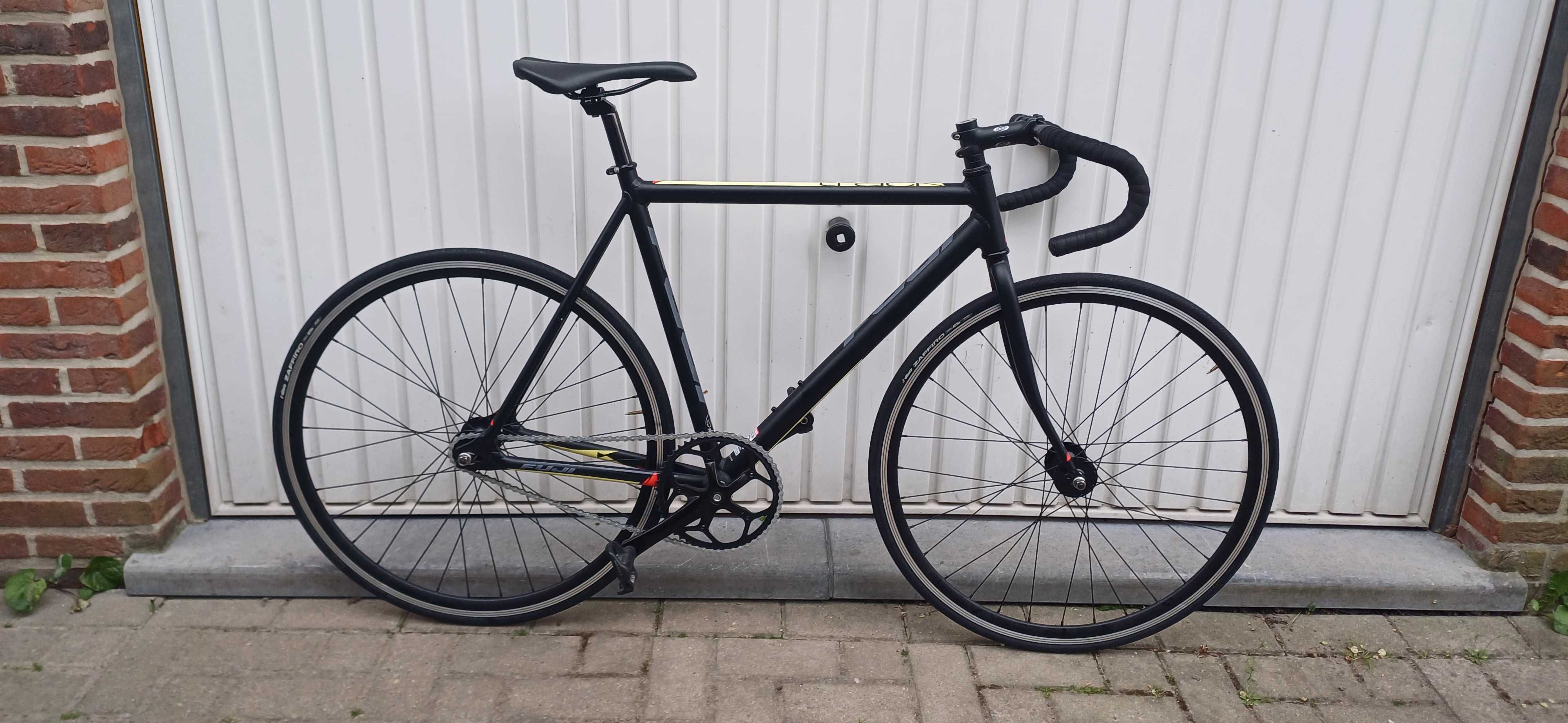 Rower ostre koło Fuji Track 2.1 rama 56 koła 28"