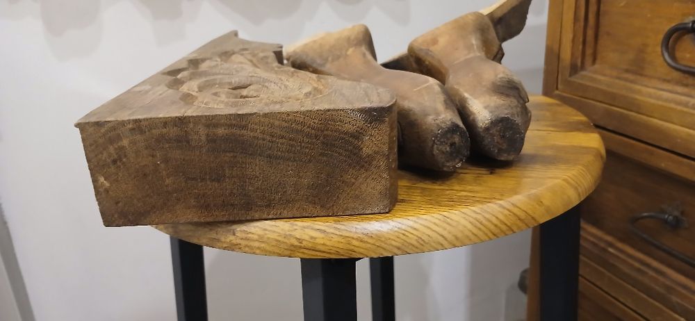 Stare nogi, elementy sofy komody szafy