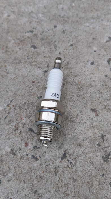 Свеча зажигания 2Т 4Т на скутер мопед honda Дио Jog свічка запалювання