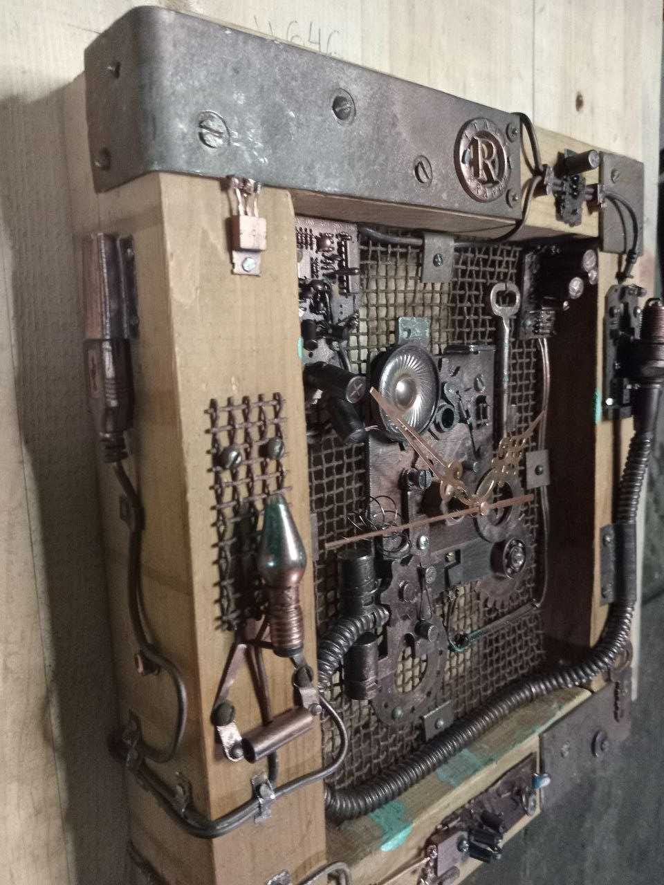 Steampunk. Деревянные настенные часы в стиле стимпанк.