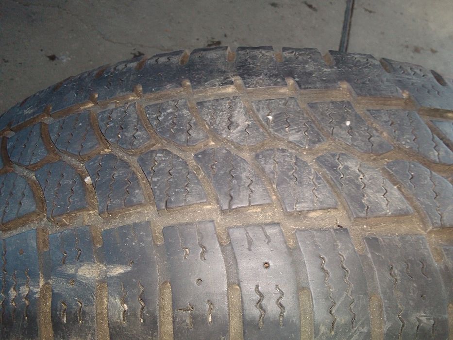 2 Opony zimowe 215/70r15C KORMORAN 6mm