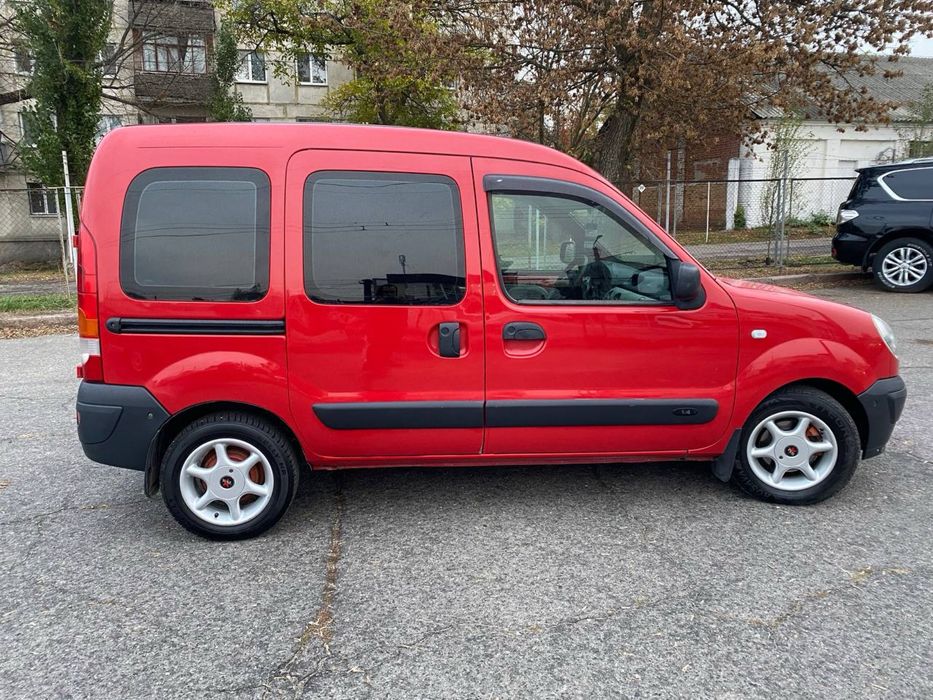 Renault Kangoo ne farbovana