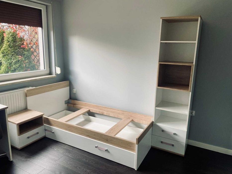 Zestaw mebli młodzieżowych.