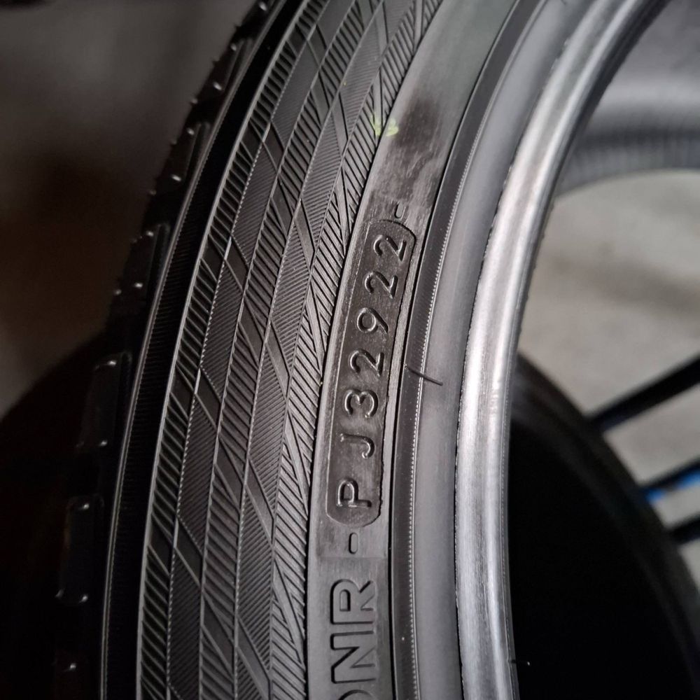 255/40/19 R19 Yokohama BluEarth V905 4шт нові зима