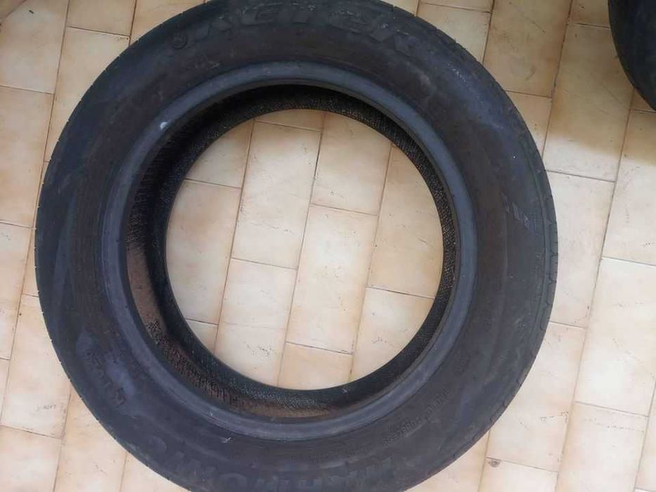 Vendo um par de pneus 185/60R15 usados