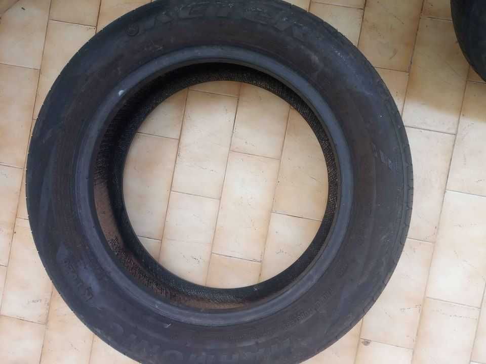 Vendo um par de pneus 185/60R15 usados