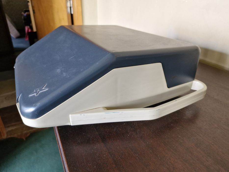 Vendo máquina de escrever antiga