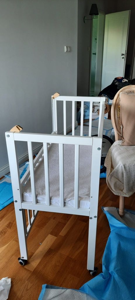 Łóżeczko dziecięce otwierane z materacem stan idealny