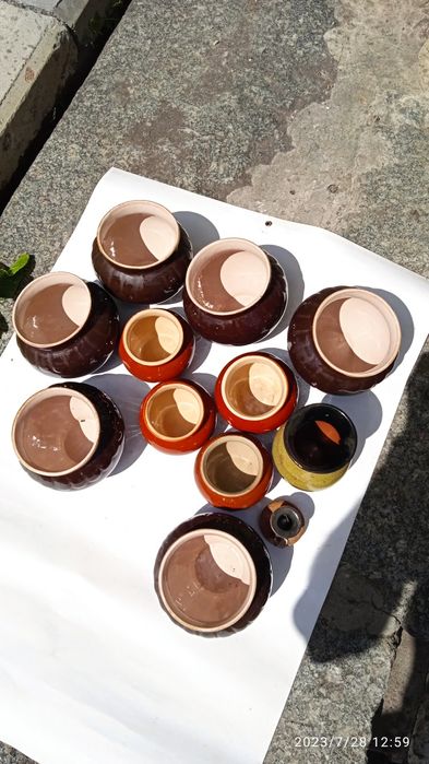 Горшки из обожженной глины.