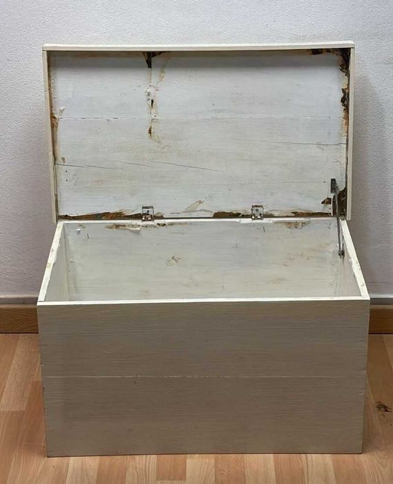 Arcas antigas, baus de arrumação