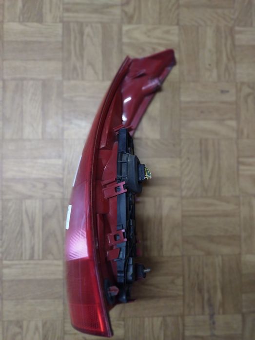Lampa prawa tył citroen c3