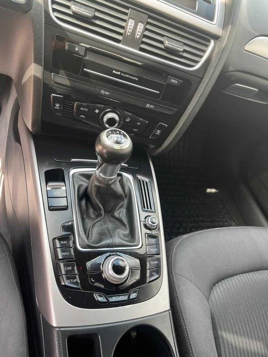 Продам AUDI A 4  (2 .0 дизель) 2013 року