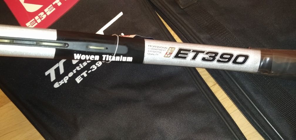 2 rakiety tenisowe EBTE ET390 z pokrowcami. Idealne.