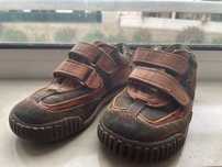 Sapatos em pele da marca Nilo