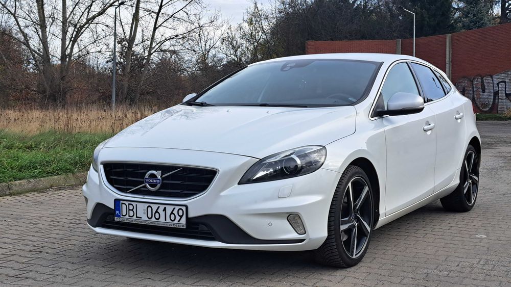 Volvo v40 D2 R-design