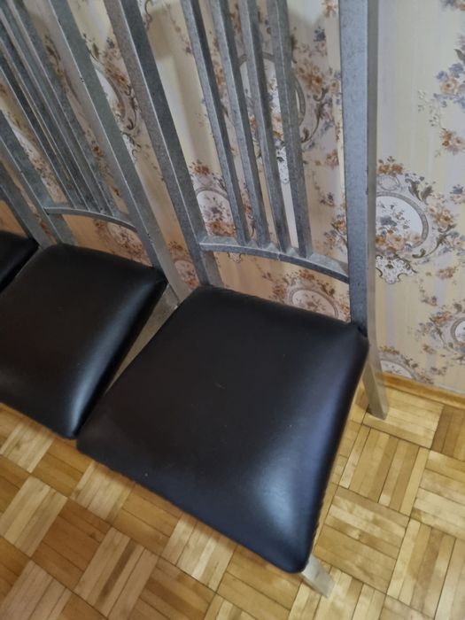 Krzesła cztery sztuki