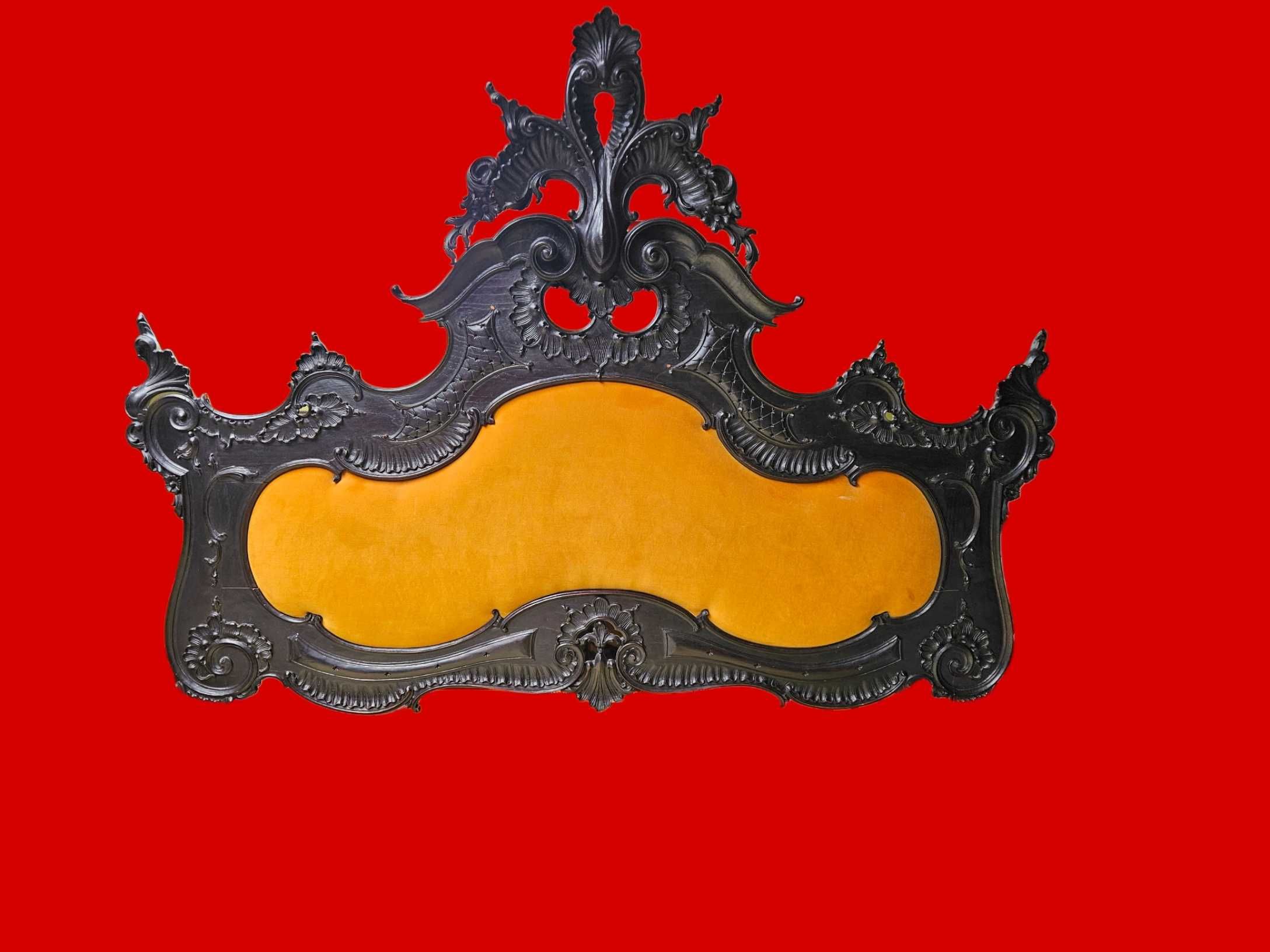 Cama antiga em madeira maciça com estrado e colchão - Muito bo