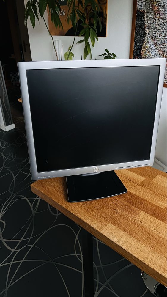 Komputer + monitor HP 8000 Elite - 240SSD, 8GB RAM, Nvidia GT730!