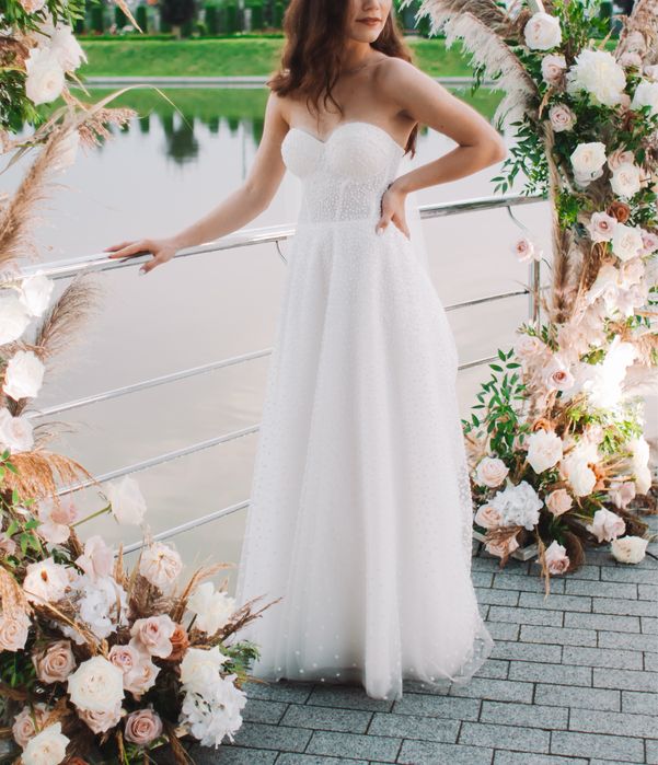 Корсетна весільна сукня