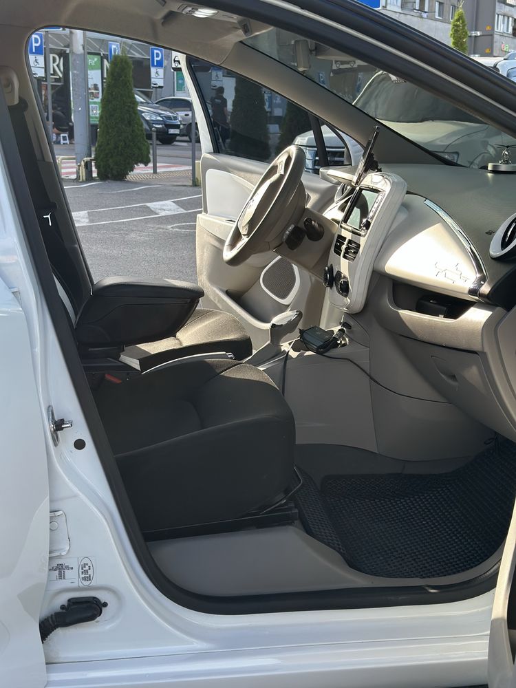 Рено зоя Renault zoe