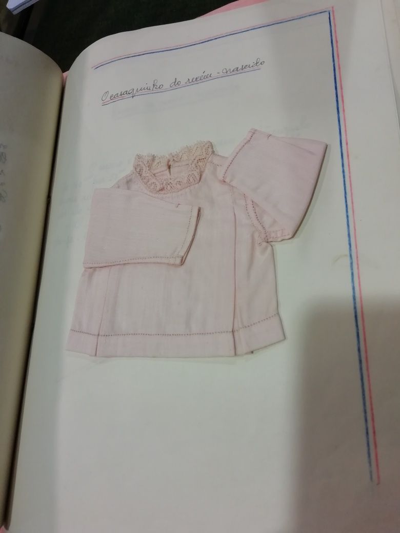 Caderno de lavores escolar 1949 com enxoval completo do bébé