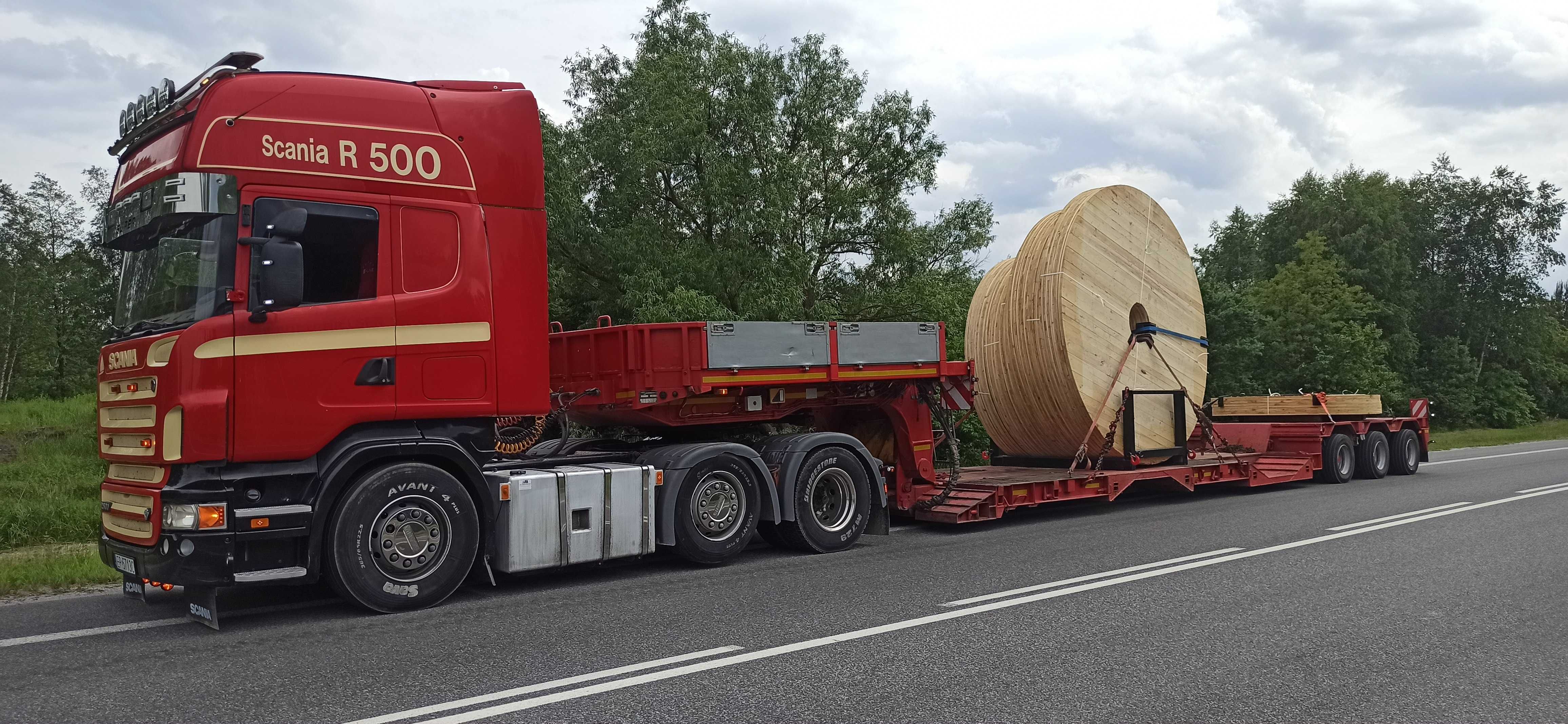 Transport niskopodwoziowy ponadgabarytowy  Maszyny Koparki Kombajny