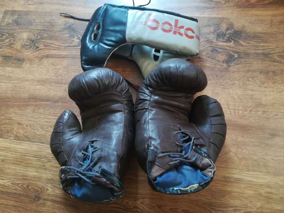 Боксерські перчатки і шолом СССР