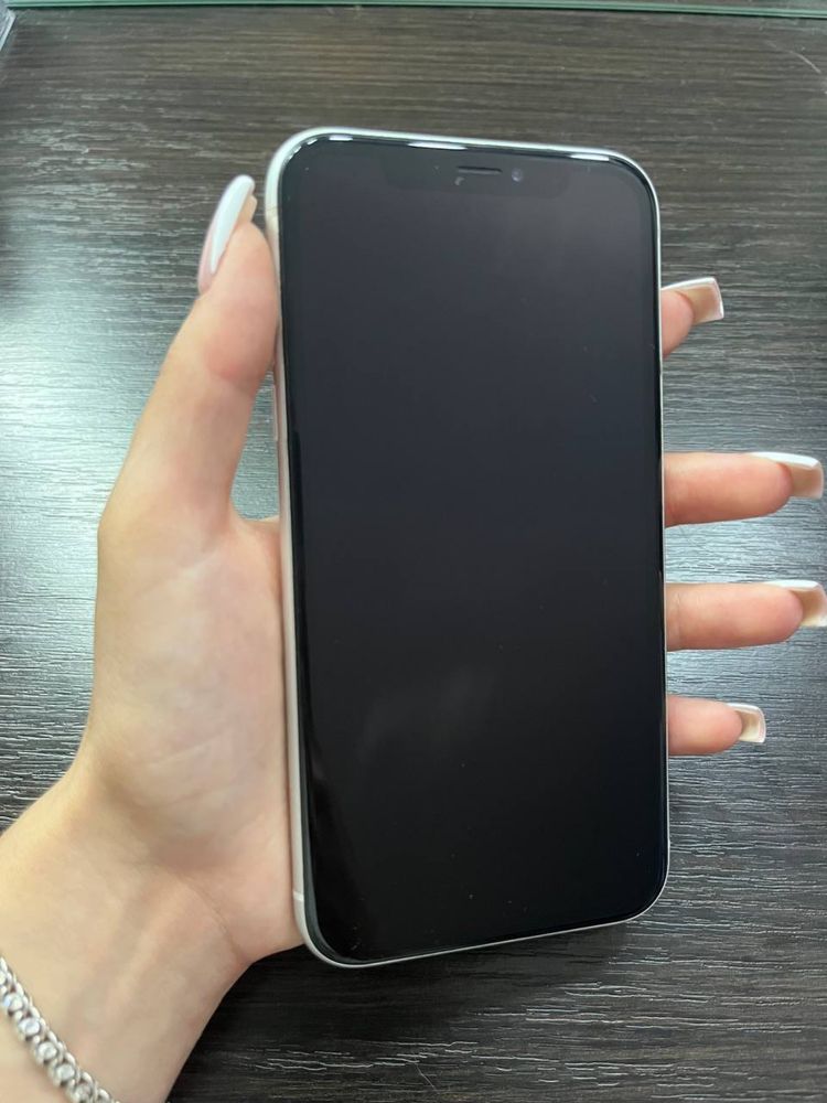 Телефон iPhone XR 128 ГБ