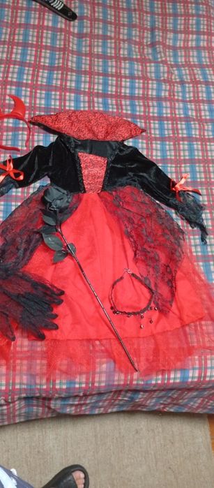 Vestido de diabinha 4/5 anos com acessórios