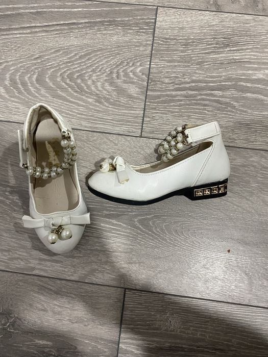 Продами туфлі для дівчинки 26 розмір