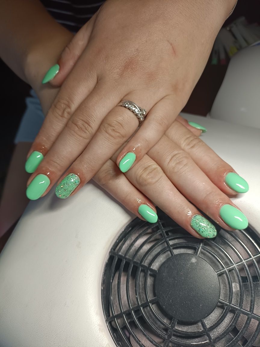 Paznokcie hybrydowe I przedłużanie żelowe. Manicure.tanio.