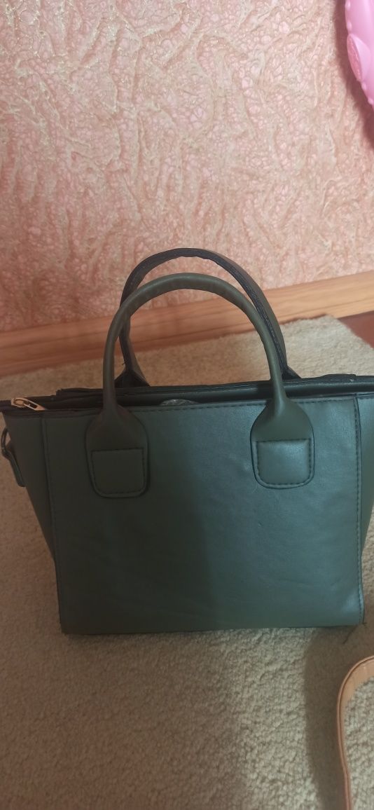 Продам сумочки жіночі