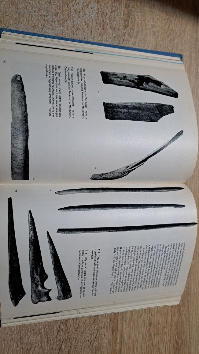 Atlas prahistorii człowieka 1977