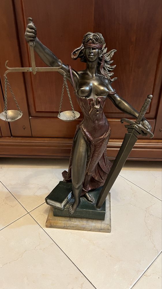 Estátua themis / justiça em bronze e mármore
